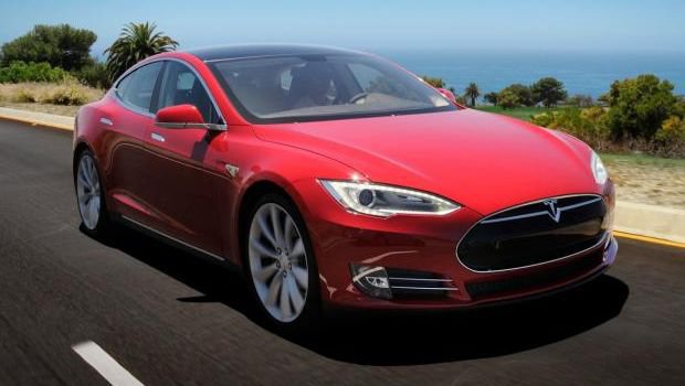 Tesla Model S teria falhas de segurança em sistema operacional, diz consultor